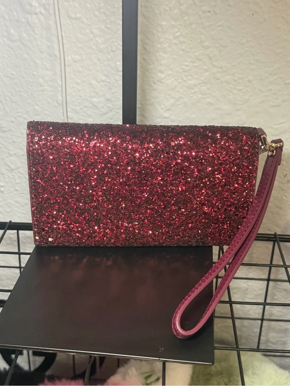 Kate Spade New York Laurel Way Glitter Envelope Wristlet in Deep Plum / Burgundy